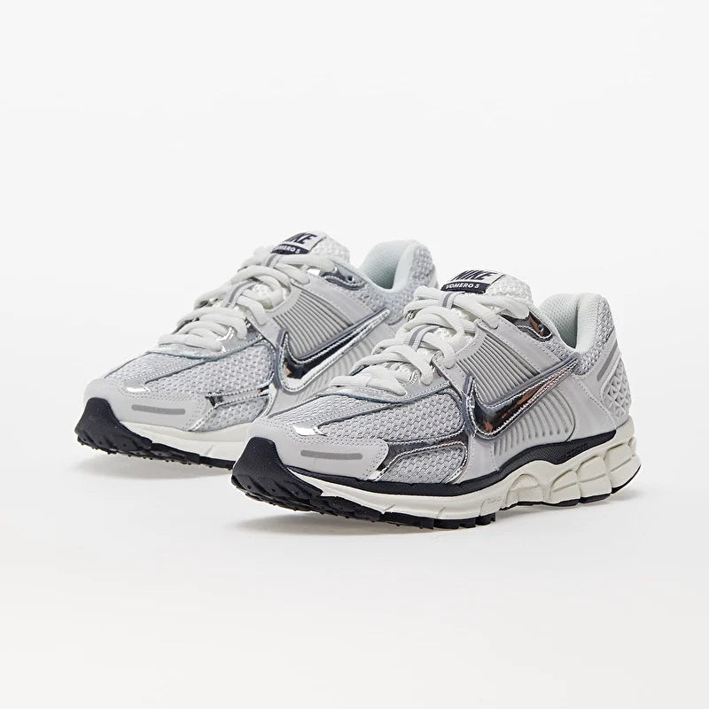 Nike Zoom Vomero 5 Photon Dust/Chrome-Gridiron-Sail-Mtlc Platinum