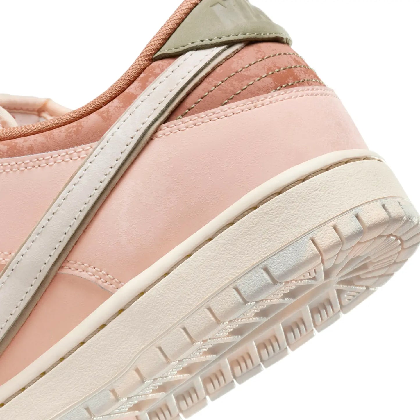 Nike SB Dunk Low Pro Premium Amber Brown/Guava Ice/Crimson Tint/Hemp