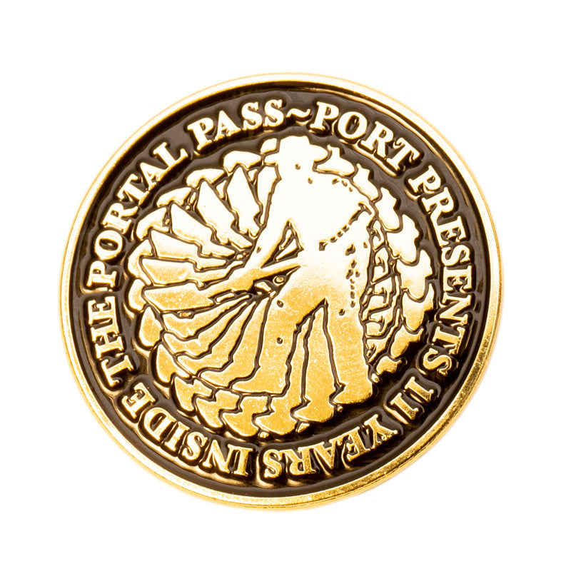 Pass-Port 11 Year Pin Gold